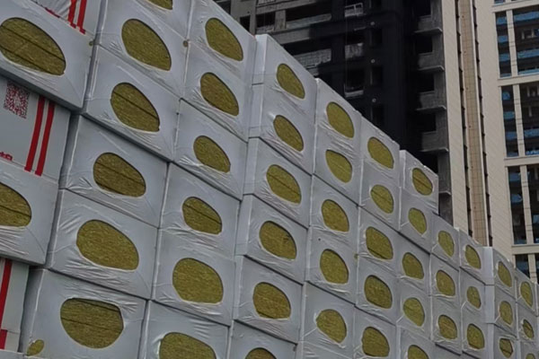 鄭州和潤臨湖美景